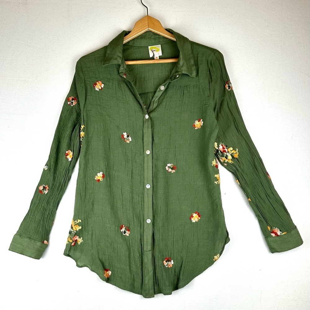 Fig‎ & Flower Anthropologie Embroidered Floral Crinkle Button Down Shirt